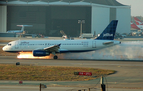  JetBlue Airways Flight 292 making an emergency landing at LAX. 